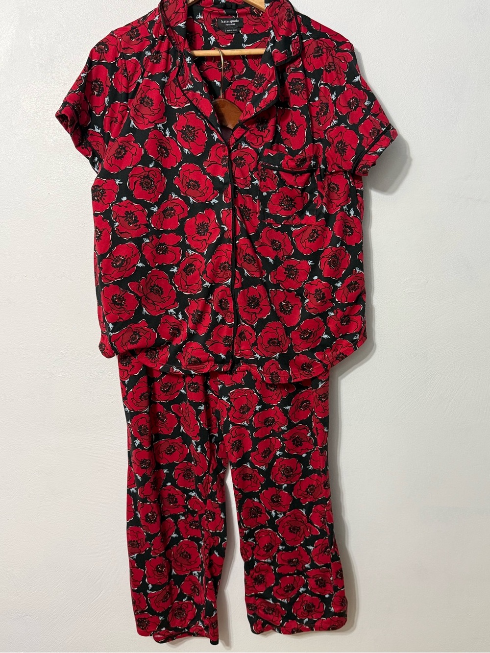 kate spade Red and Black Poppy Floral Short-Sleeve Pajama Set cropped size large
